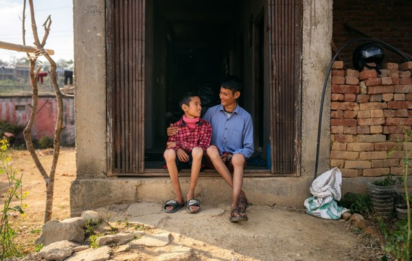 Nepal: Brødrene drømmer om en framtid uten smerter