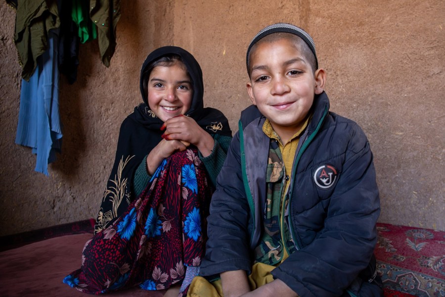 Shafia og nevøen hennes, Abdullah, i deres nye hjem.